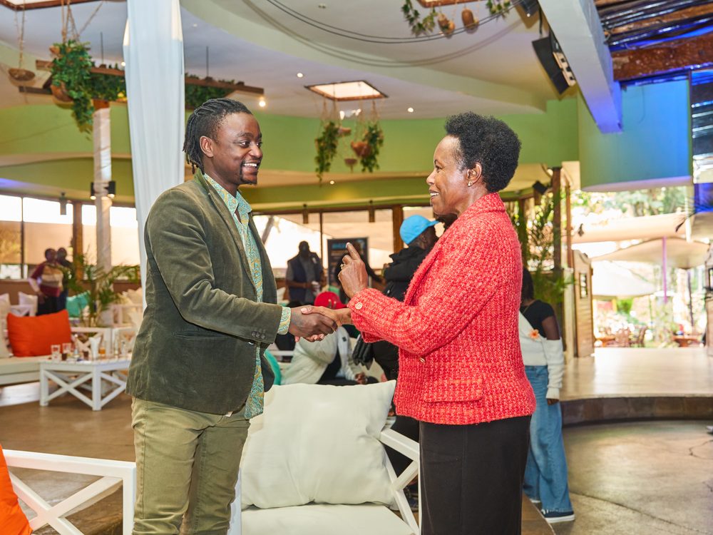 Two guests in conversation at the Breakfast